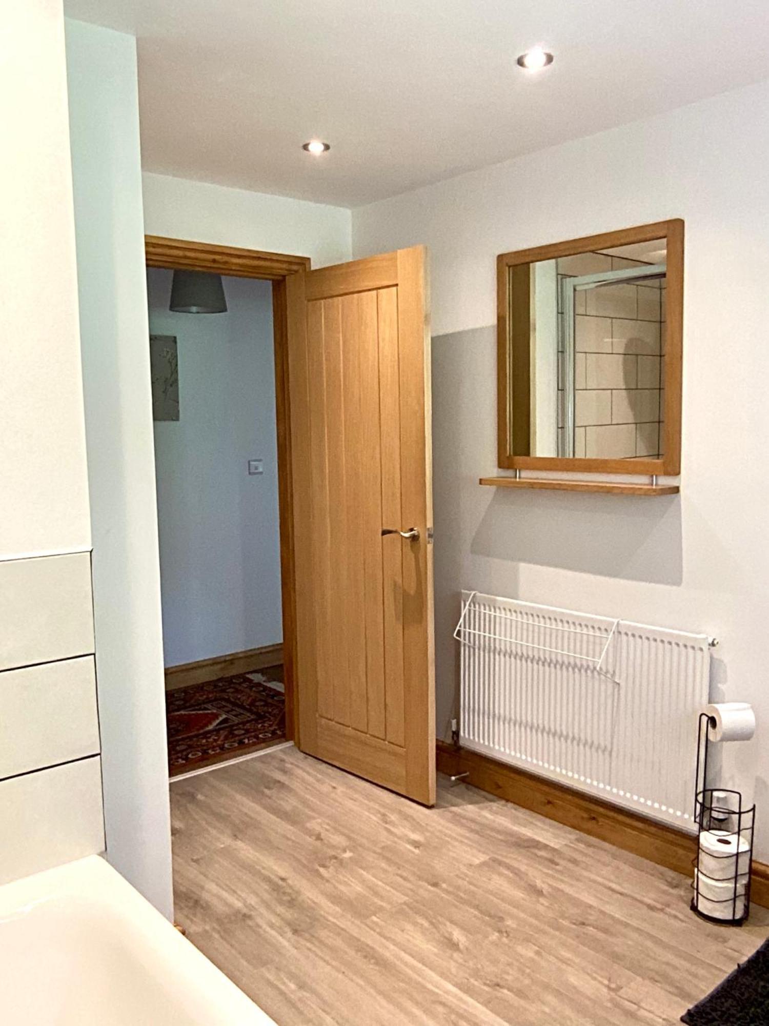 3 Bedroom Bungalow In Llanrhaeadr Ym Озуэстри Экстерьер фото