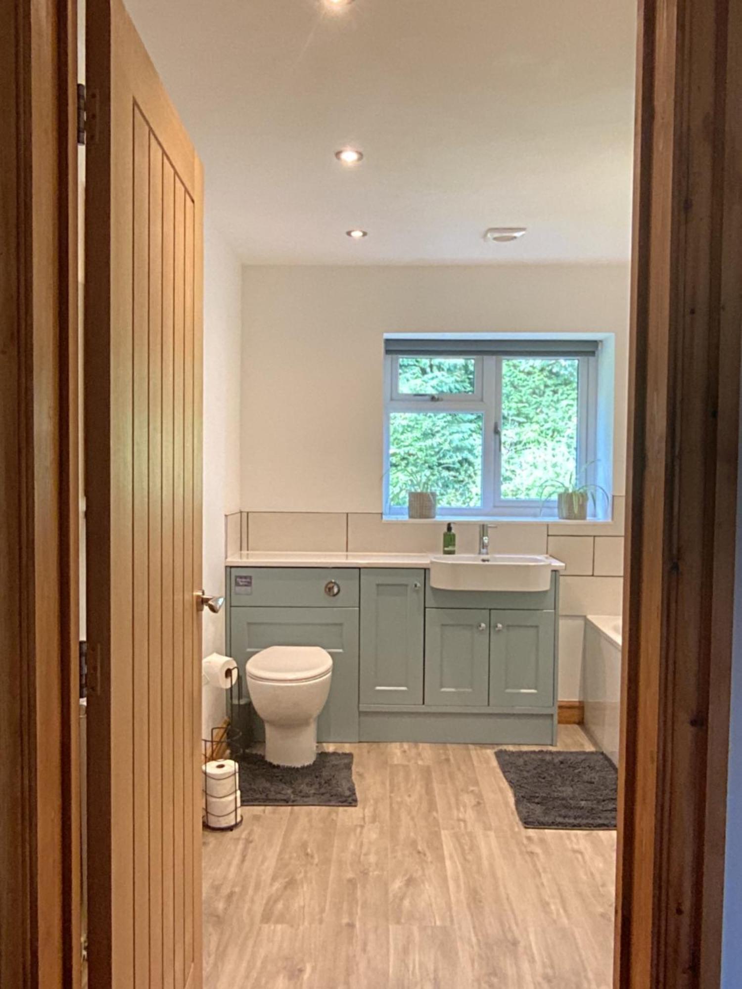 3 Bedroom Bungalow In Llanrhaeadr Ym Озуэстри Экстерьер фото