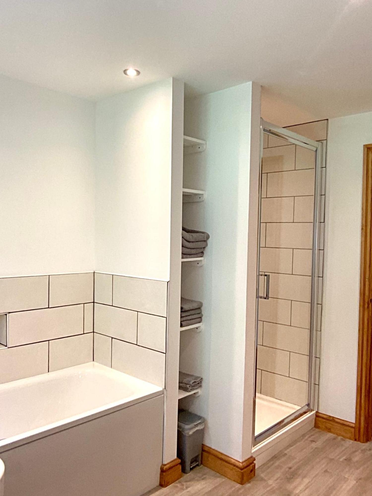 3 Bedroom Bungalow In Llanrhaeadr Ym Озуэстри Экстерьер фото