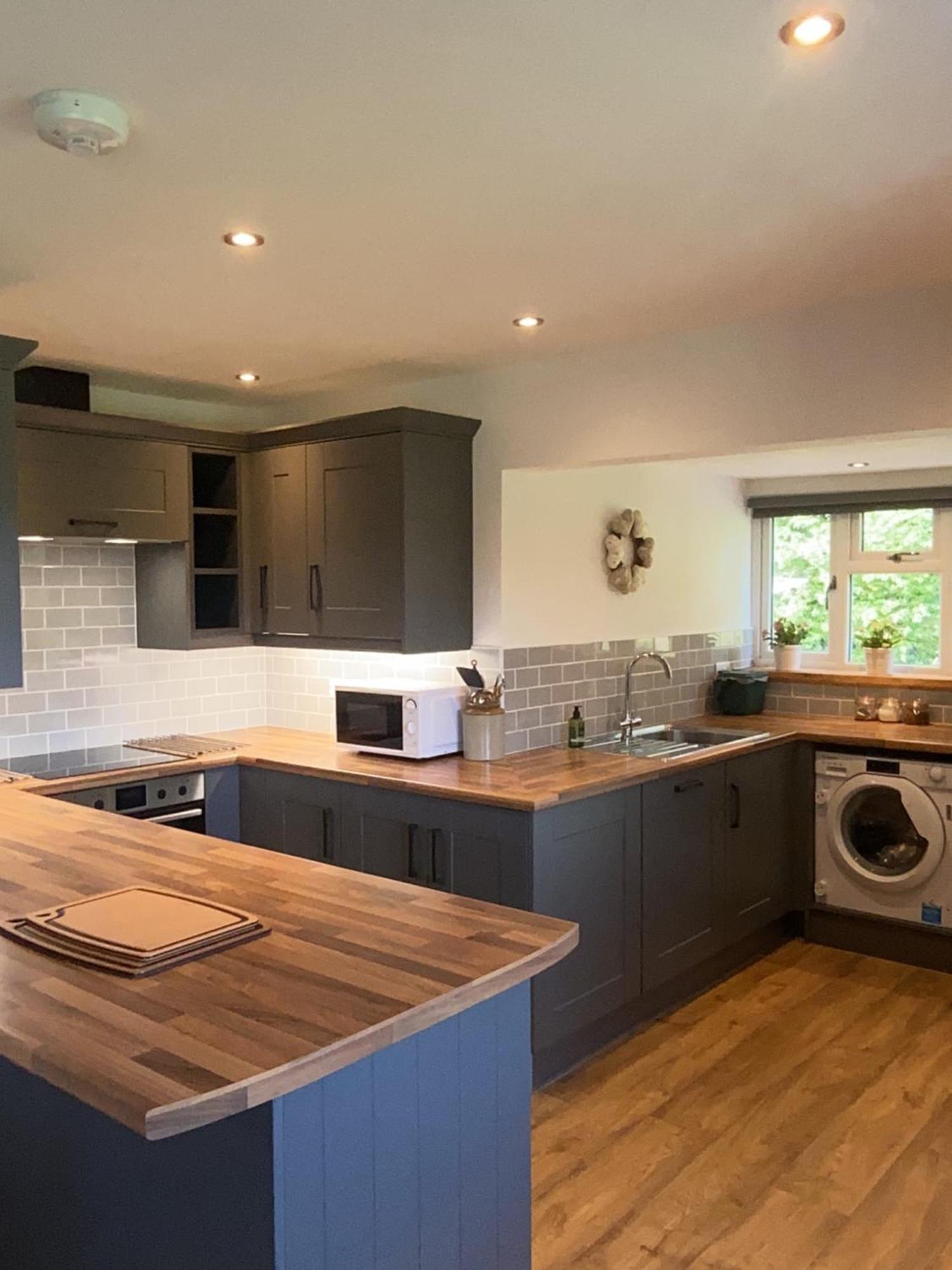 3 Bedroom Bungalow In Llanrhaeadr Ym Озуэстри Экстерьер фото